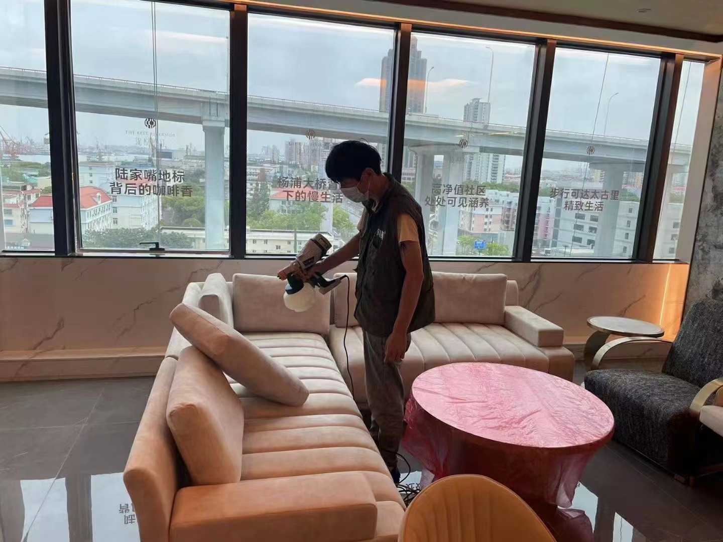 窗簾含有甲醛嘛？窗簾異味重是什么原因引起的