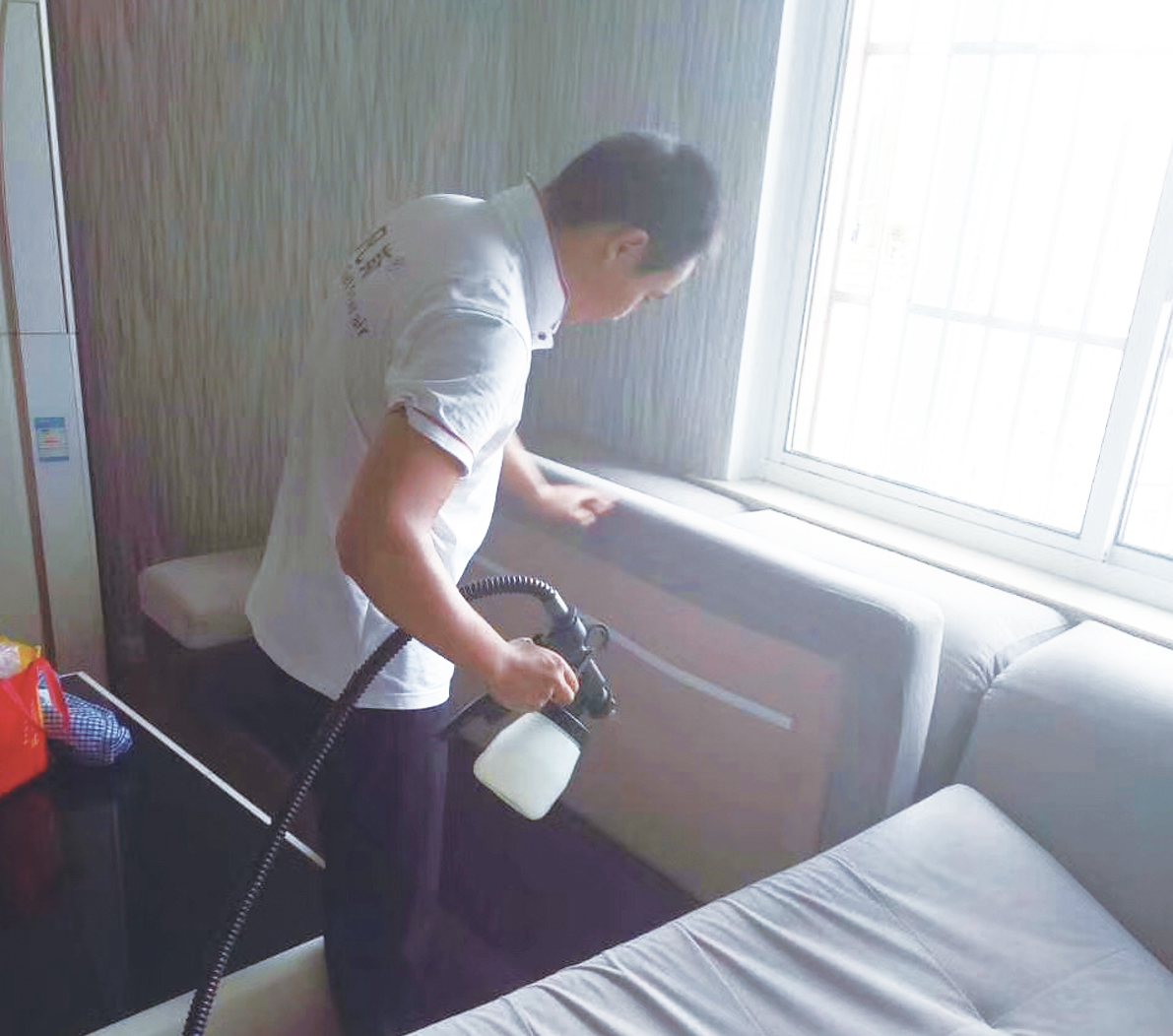 拒絕忍受車內(nèi)甲醛異味，遠離甲醛危害